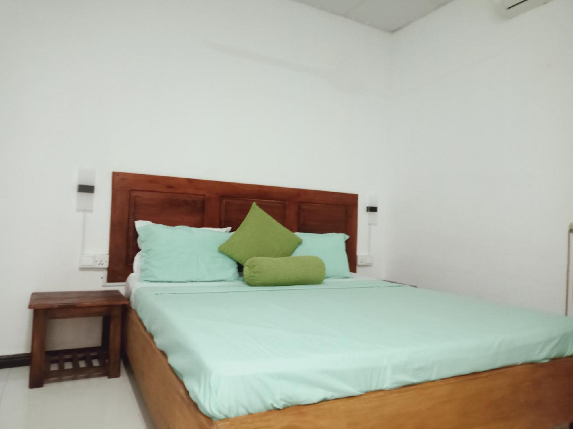 White Villa Hotel 亭可马里 外观 照片